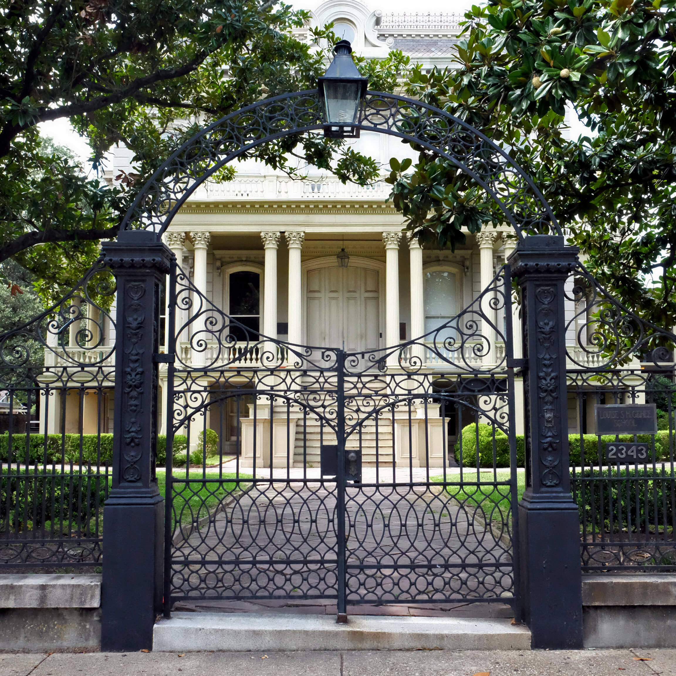 mansion in the New Orleans Garden District