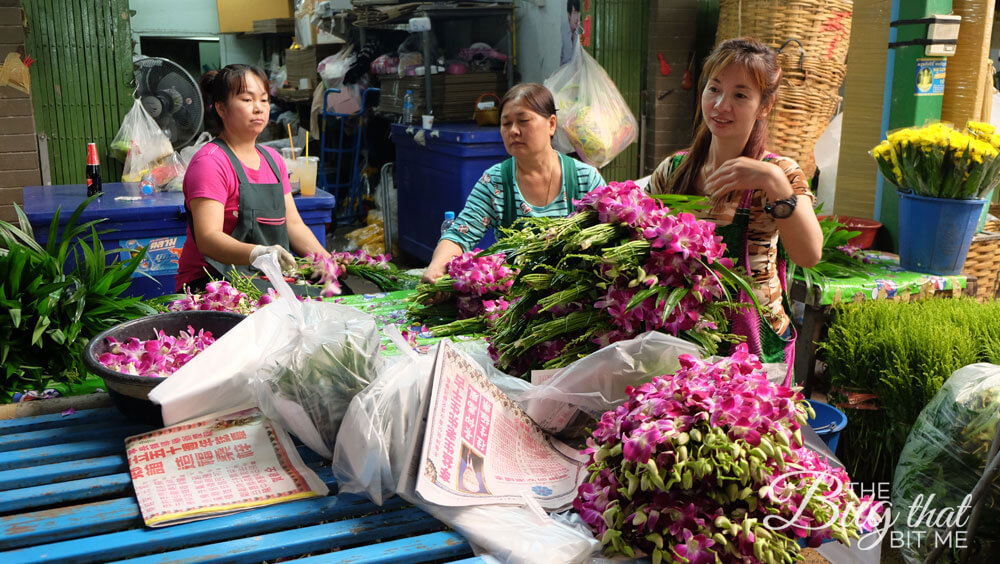 women work putting flowers together