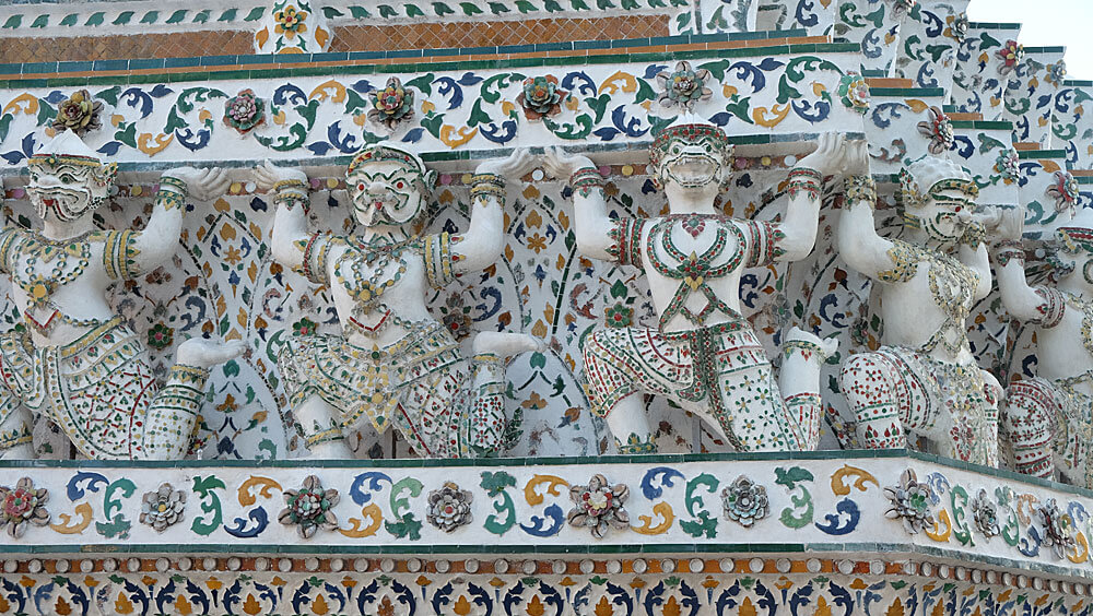 Wat-Arun-statues-web