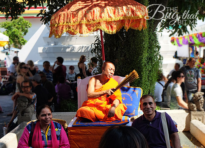 Wat-Pho-blessing-web