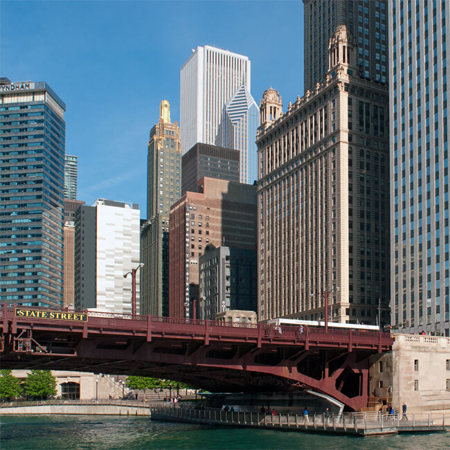 Chicago skyline behind the State Street Bridge